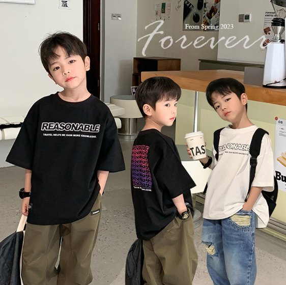 2023夏服新作韓国子供服　男の子　英字ロゴ　半袖Tシャツ