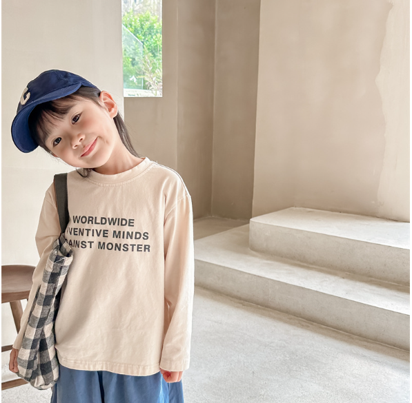 2023秋服新作韓国子供服　女の子　英字ロゴ　長袖ｔシャツ