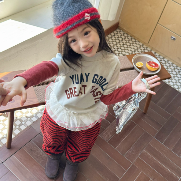 2025秋冬服新作韓国子供服　英字ロゴ　フェイクレイヤード　長袖ｔシャツ