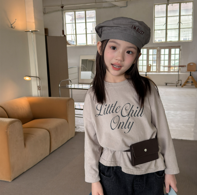 2026秋服新作韓国子供服　英字ロゴ　長袖ｔシャツ