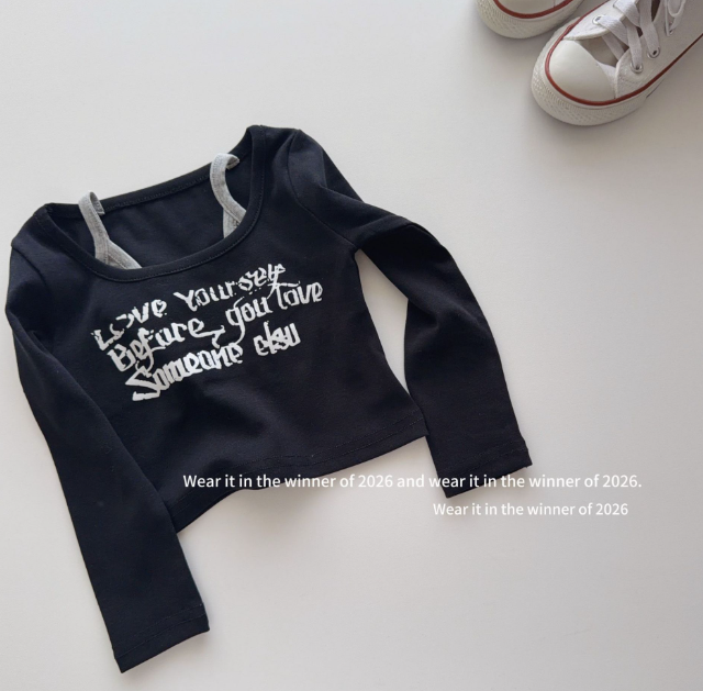 2026秋服新作韓国子供服　英字ロゴ　長袖ｔシャツ